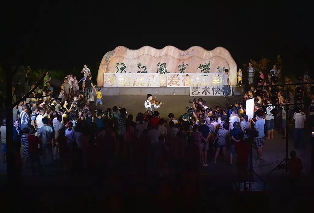 耳朵會(huì )懷孕，與藝術(shù)快閃的完美場(chǎng)遇