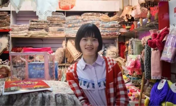 “就算現在橋南市場(chǎng)的經(jīng)濟一直在后退，可我覺(jué)得它是永遠不會(huì )倒閉的?！保v